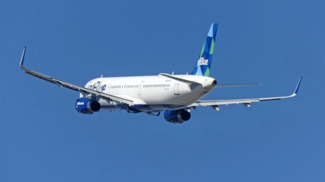 Airbus A321 (N950JT)
