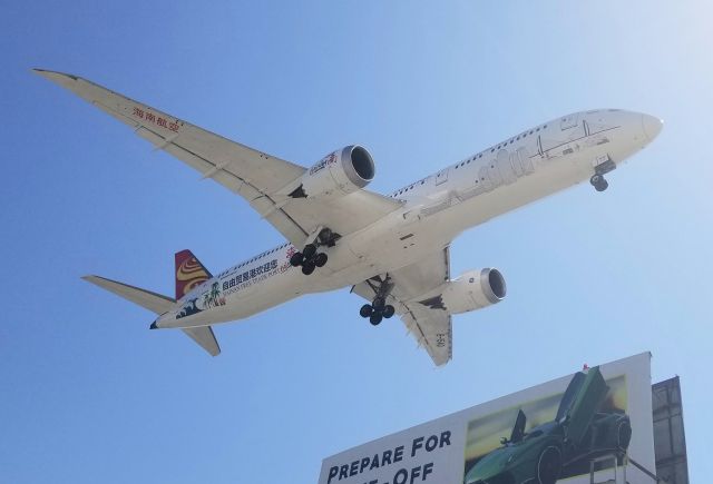 Boeing 787-9 Dreamliner (B-1540) - Hainan 789 Dream)Liner  #B-1540 in the "Hainan Free Trade Port" livery, seen landing on 24R at LAX. 