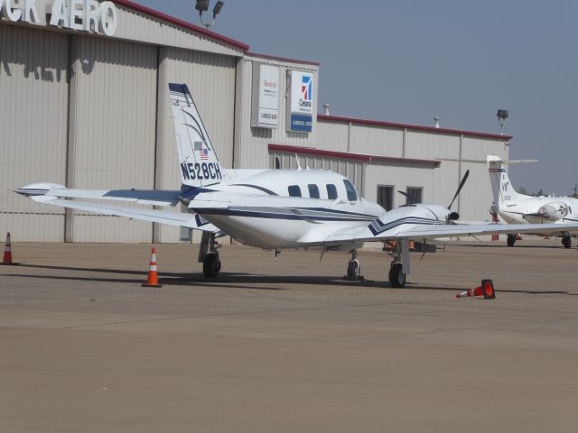 Piper Navajo (N528CH)