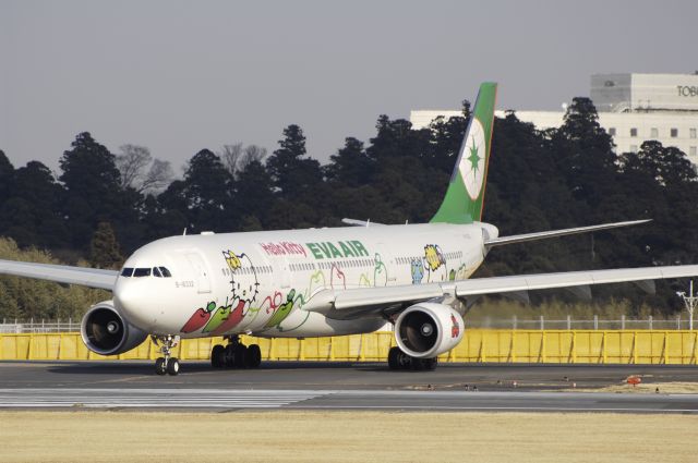 Airbus A330-300 (B-16332) - Departure at NRT Airport Runway 16R on 2011/12/29 Hello Kitty c/s