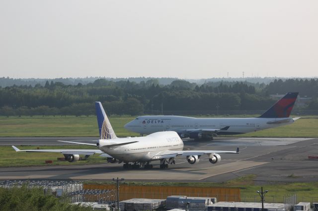 Boeing 747-400 (N104UA)