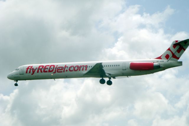 McDonnell Douglas MD-82 —
