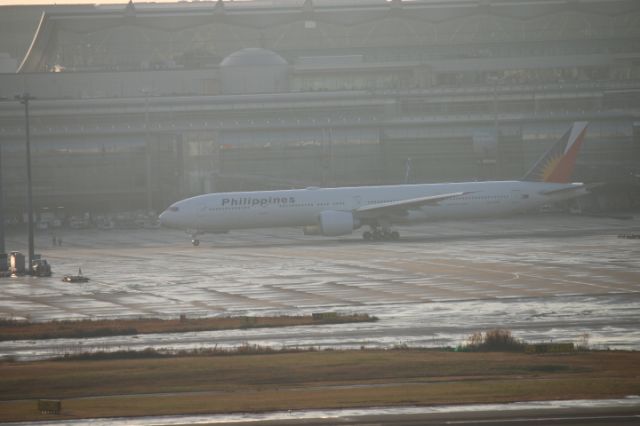 BOEING 777-300ER (RP-C7778) - 2022年12月13日br /PAL421 HND→MNL