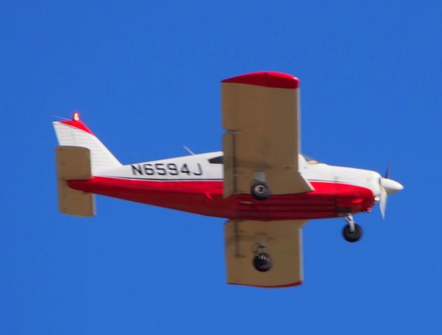 Piper Cherokee (N6594J)