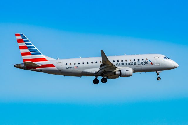 Embraer 175 (N206NN) - American Eagle Embraer 175 landing at DFW on 12/25/22. Taken with a Canon R7 and Tamron 70-200 G2 lens.