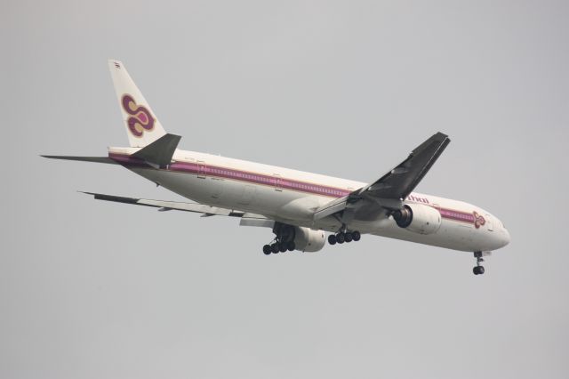 BOEING 777-300 (HS-TKB)