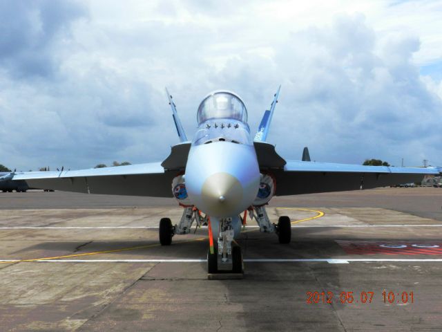 McDonnell Douglas FA-18 Hornet (18-8781)