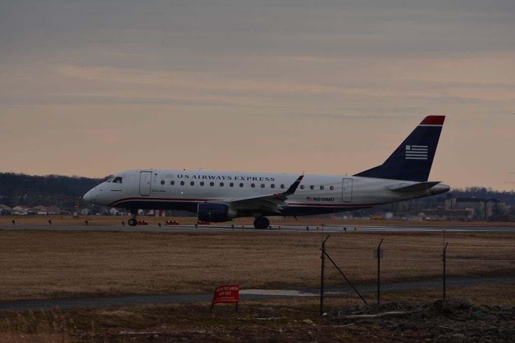 Embraer 170/175 (N819MD)