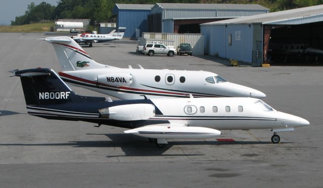 Learjet 25 (N800RF)