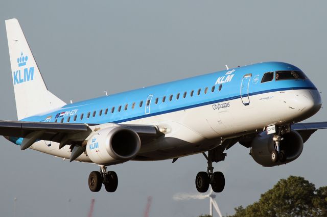 Embraer 170/175 (PH-EZV) - EHAM