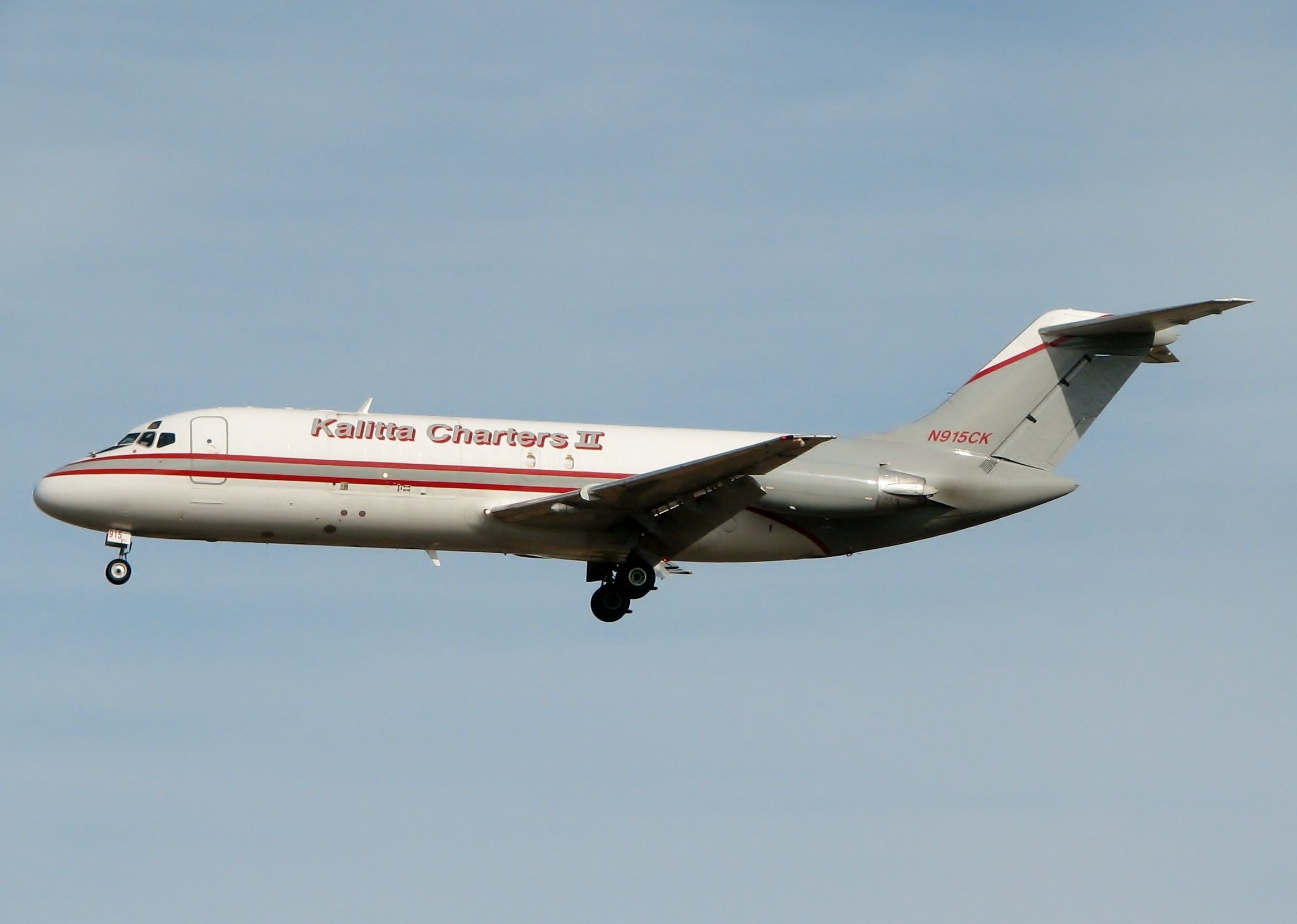 Douglas DC-9-10 (N915CK) - Landing at Shreveport Regional.