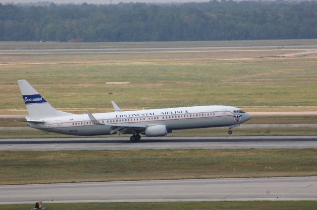 Boeing 737-900 (N75436) - Continental Retro touching down on 8R at IAH.