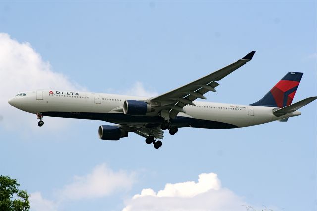 Airbus A330-300 (N819NW)