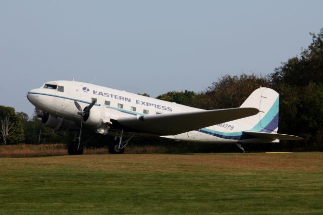 Douglas DC-3 (N137PB)