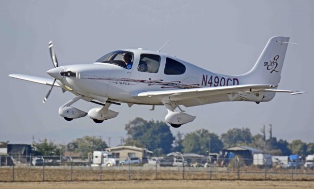 Cirrus SR-20 (N490CD)