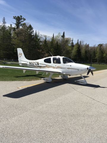 Cirrus SR-22 (N521ZM)