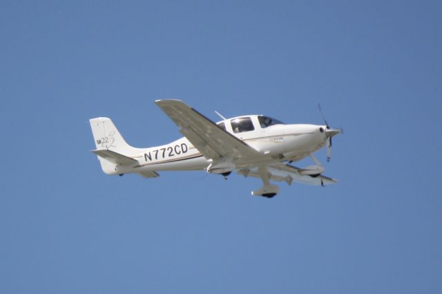 Cirrus SR-22 (N772CD) - Cirrus SR-22 (N772CD) arrives at Sarasota-Bradenton International Airport