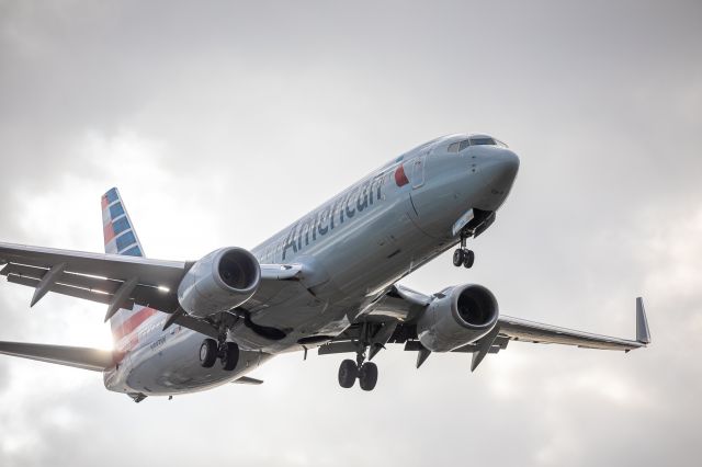 Boeing 737-800 (N883NN) - Photo from my house on February 9, 2019 of American Airlines 9656 Boeing 737-800 (twin-jet) (B738) landing at KMLB