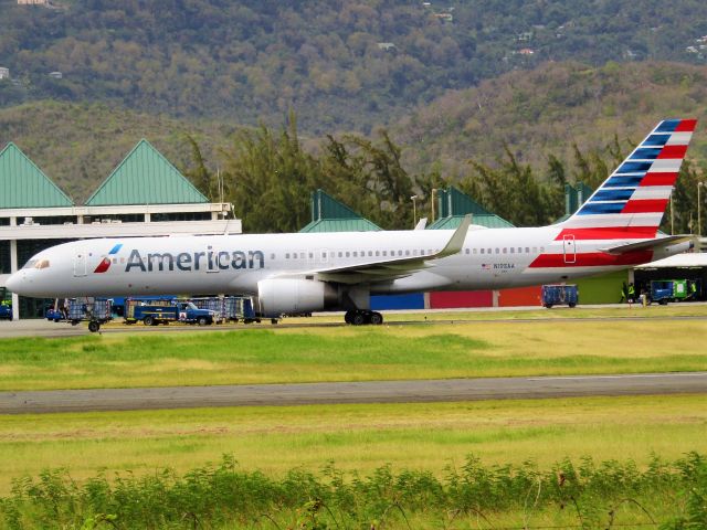 Boeing 757-200 (N198AA)