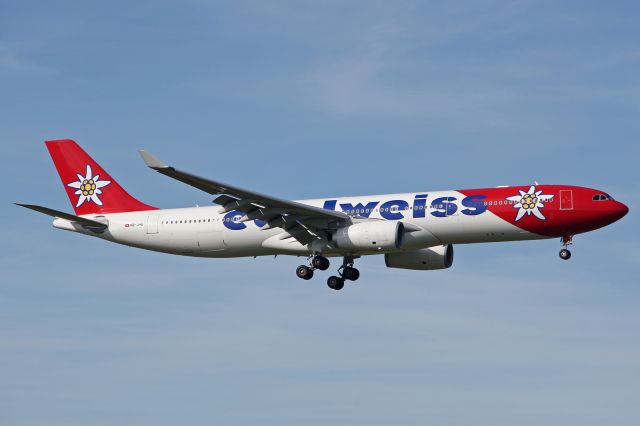 Airbus A330-300 (HB-JHQ)