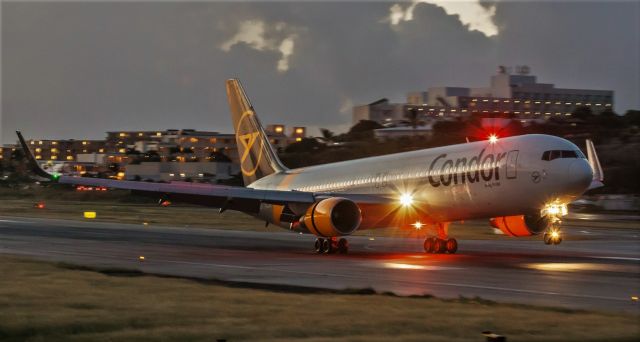 BOEING 767-300 (D-ABUB)