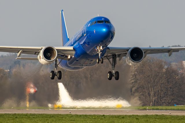 Airbus A319 (EI-IMW)