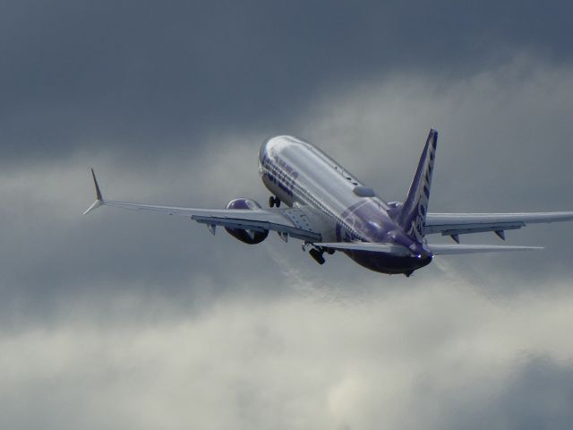 Boeing 737-700 (VH-UKH)