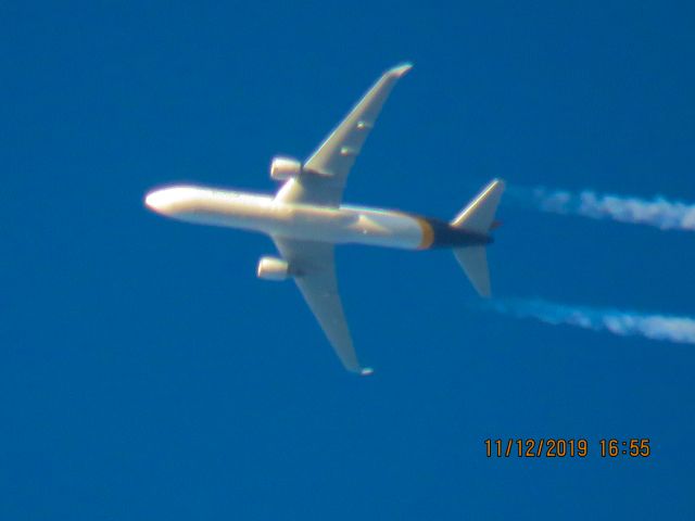 BOEING 767-300 (N341UP)