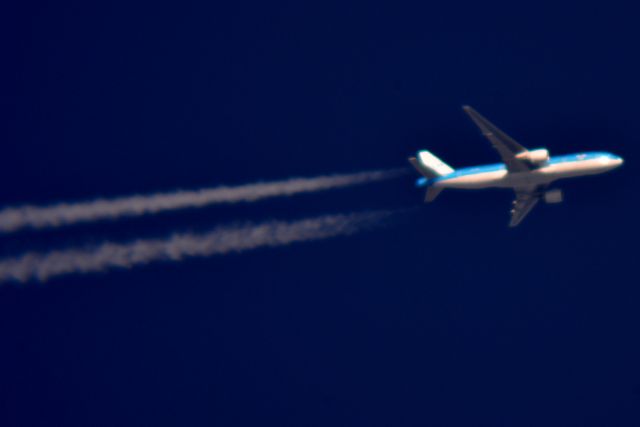 Boeing 777-200 (PH-BQL) - KLM 255