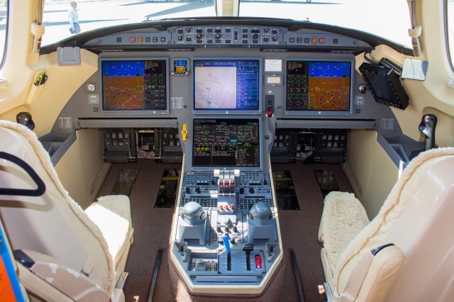 Dassault Falcon 7X (N119NE)