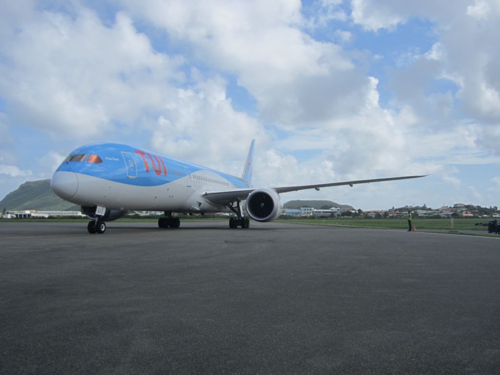 Boeing 787-9 Dreamliner (G-TUIJ)