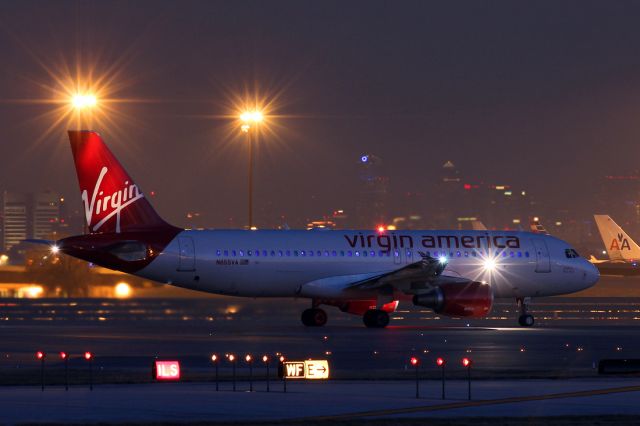 Airbus A320 (N855VA)