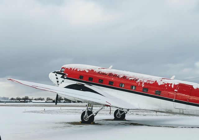 Douglas DC-3 (C-FBKB)