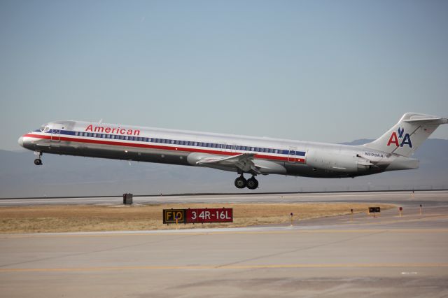 McDonnell Douglas MD-80 (N599AA)