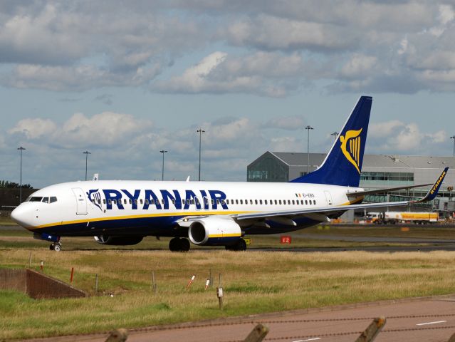 Boeing 737-800 (EI-EBS) - Taxiing