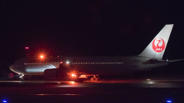 BOEING 767-300 (JA657J) - Japan Airlines / 767-346/ERbr /Mar.13.2016 Hakodate Airport [HKD/RJCH] JAPAN