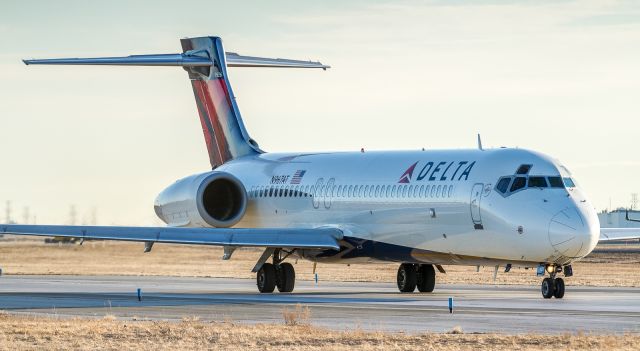 Boeing 717-200 (N967AT) - Delta 2467 makes her way to runway 06L and departure to Atlanta