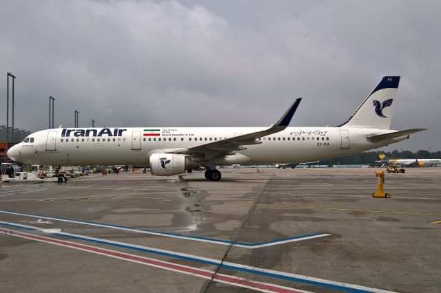 Airbus A321 (EP-IFA)