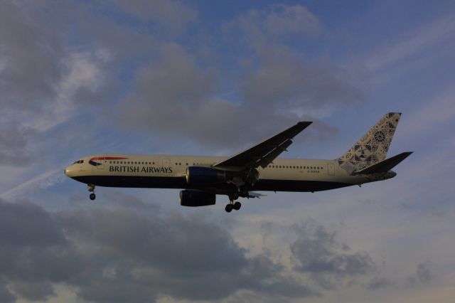 BOEING 767-300 (G-BZHB)