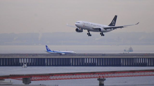 Airbus A330-200 (B-6093)