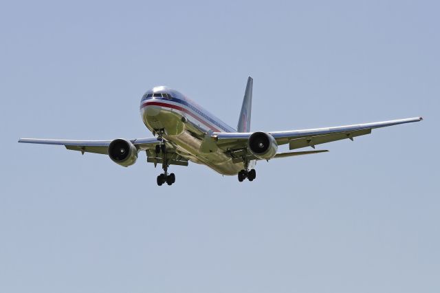 BOEING 767-300 —
