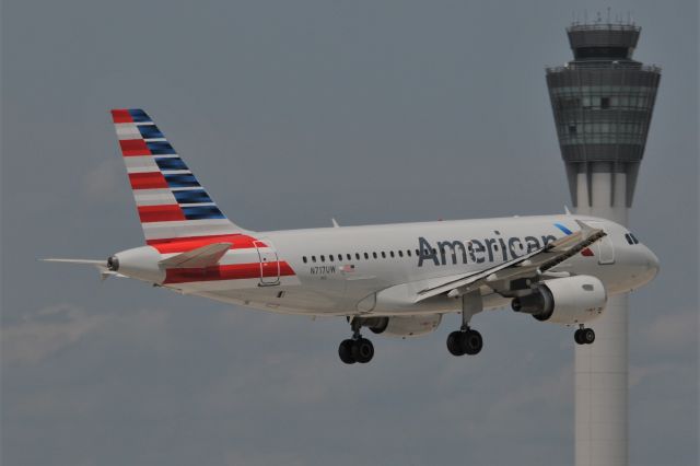 Airbus A319 (N717UW)