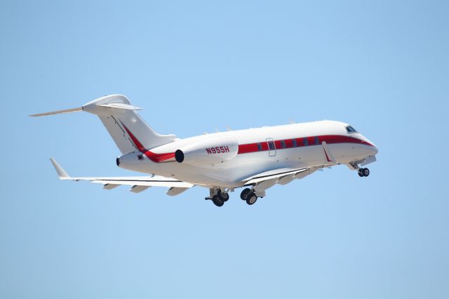 Bombardier Challenger 300 (N955H)