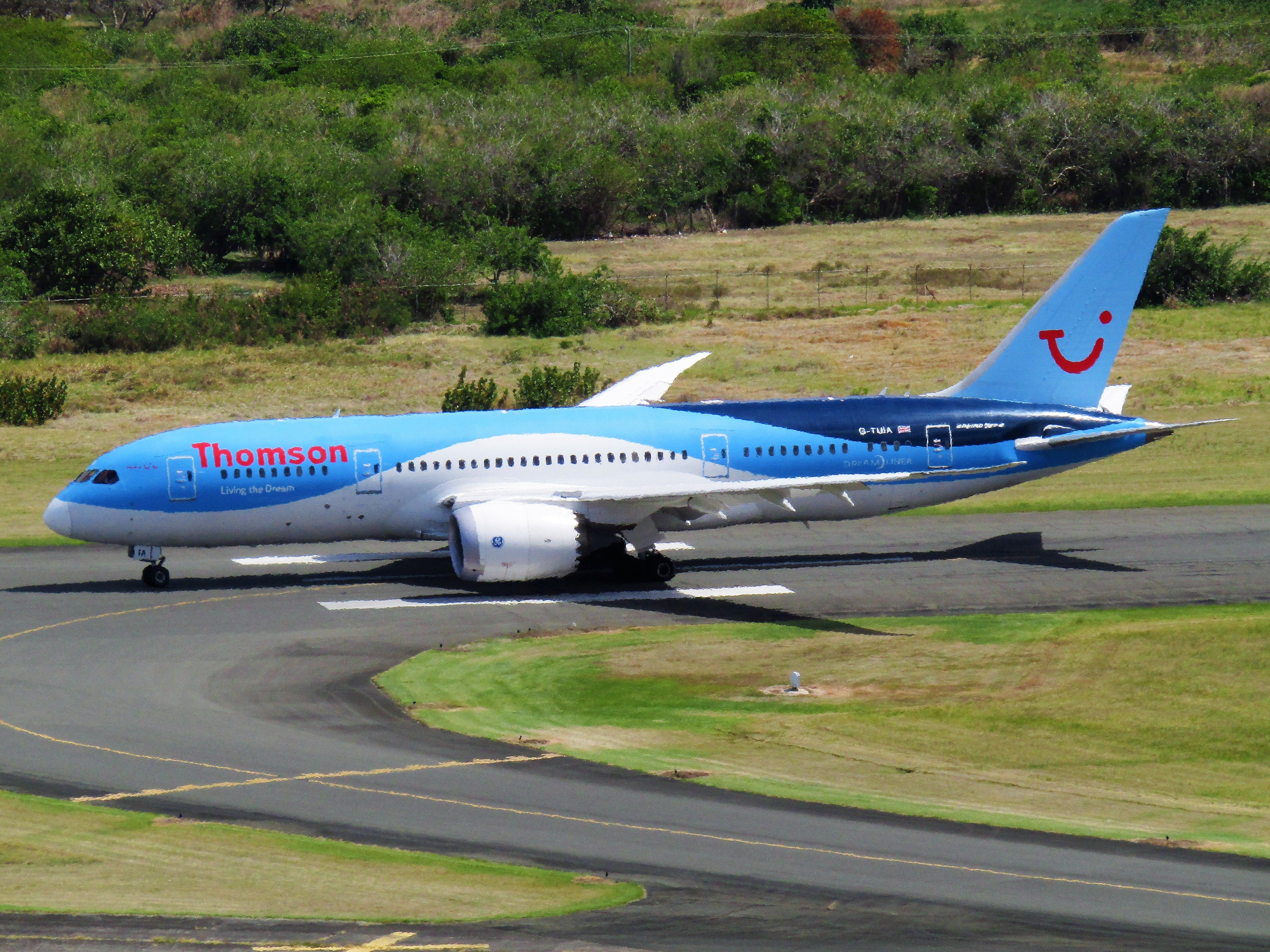 Boeing 787-8 (G-TUIA)