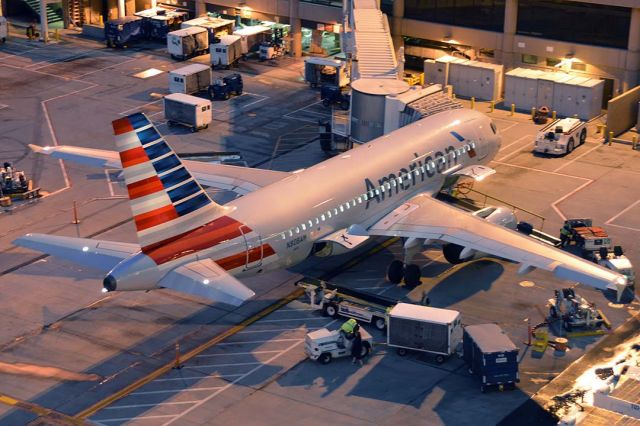 Airbus A319 (N808AW) - US Airways Airbus A319-132 N808AW at Phoenix Sky Harbor on February 23, 2015.