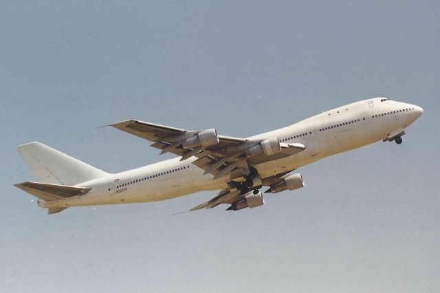 Boeing 747-200 (N3203Y)