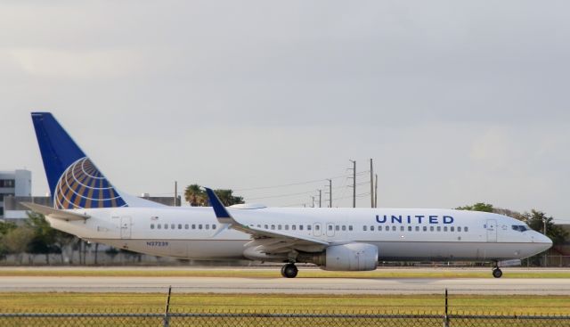 Boeing 737-800 (N27239)