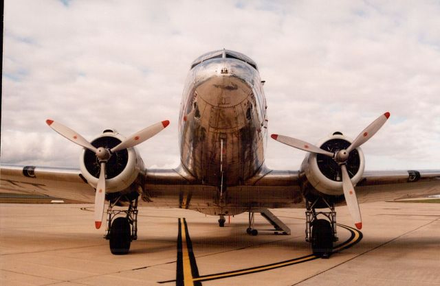 Douglas DC-3 (VH-ABR)