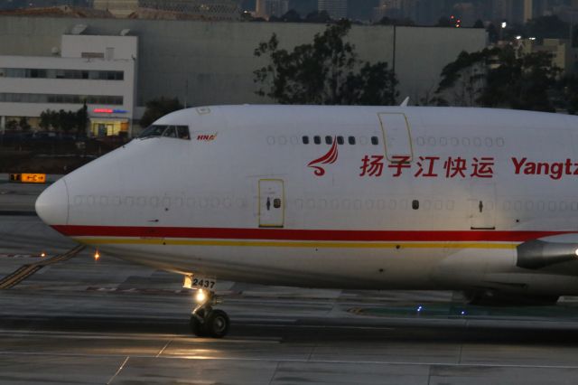 Boeing 747-400 (B-2437)