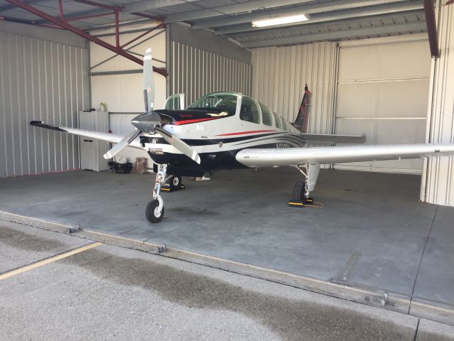 Beechcraft Bonanza (36) (N1122Y)